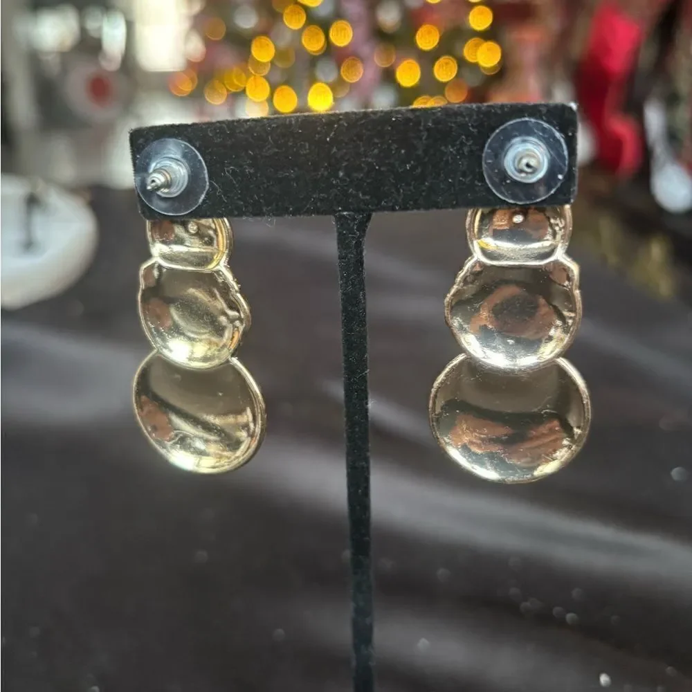 NEW Pink Pearl Stud Snow Woman Earrings NWOT